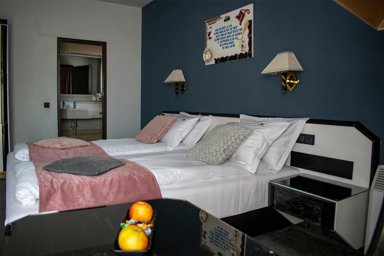 La Conacul Vesel Hotel Săpînţa Kültér fotó