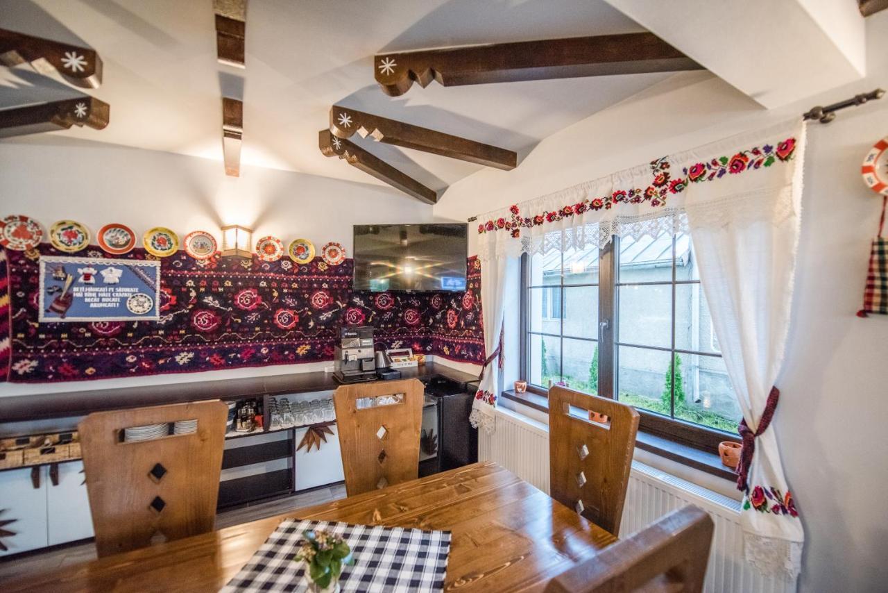 La Conacul Vesel Hotel Săpînţa Kültér fotó