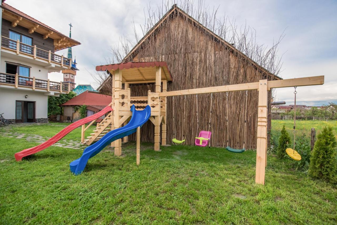 La Conacul Vesel Hotel Săpînţa Kültér fotó